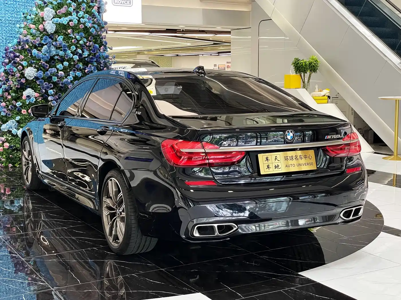 BMW 7 Series 2018 M760Li xDrive фото 6