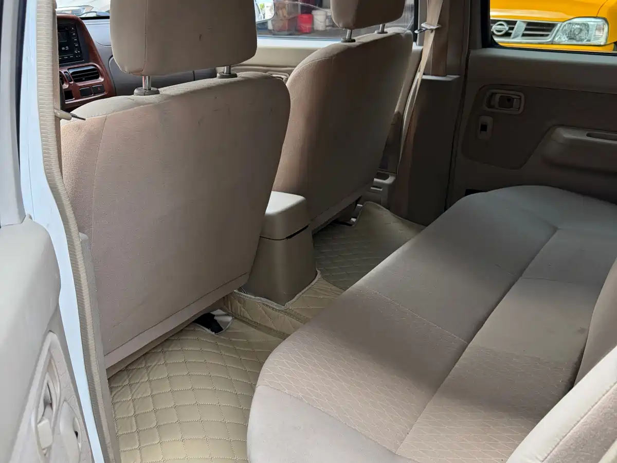 Nissan ZN Van 2015 2013 2.4L 2WD Luxury 5-seater
