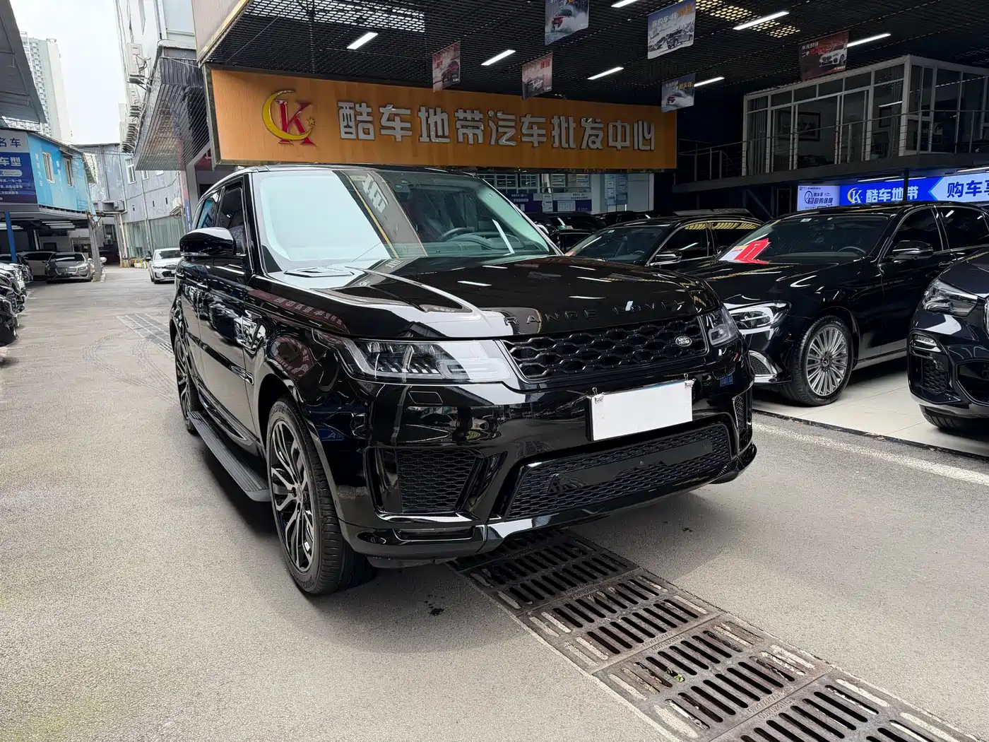 Land Rover Range Rover Sport 2021 3.0 L6 Gloss Black Edition фото 3