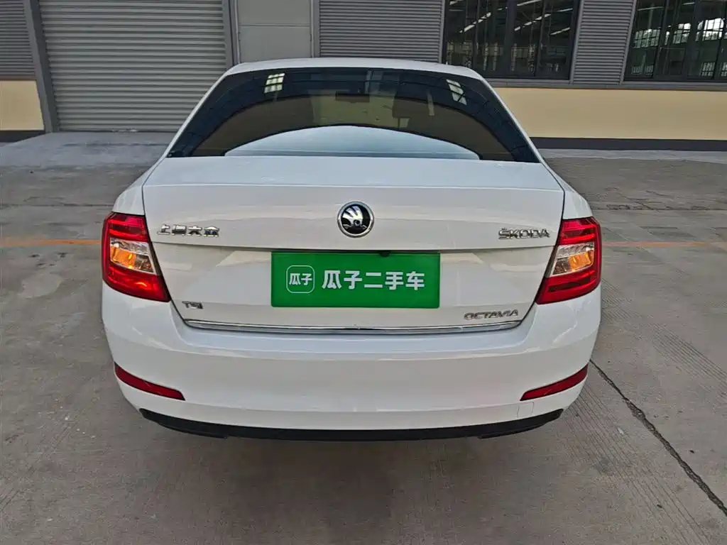 Škoda Octavia 2015 1.4TSI DSG Elegance Edition фото 6