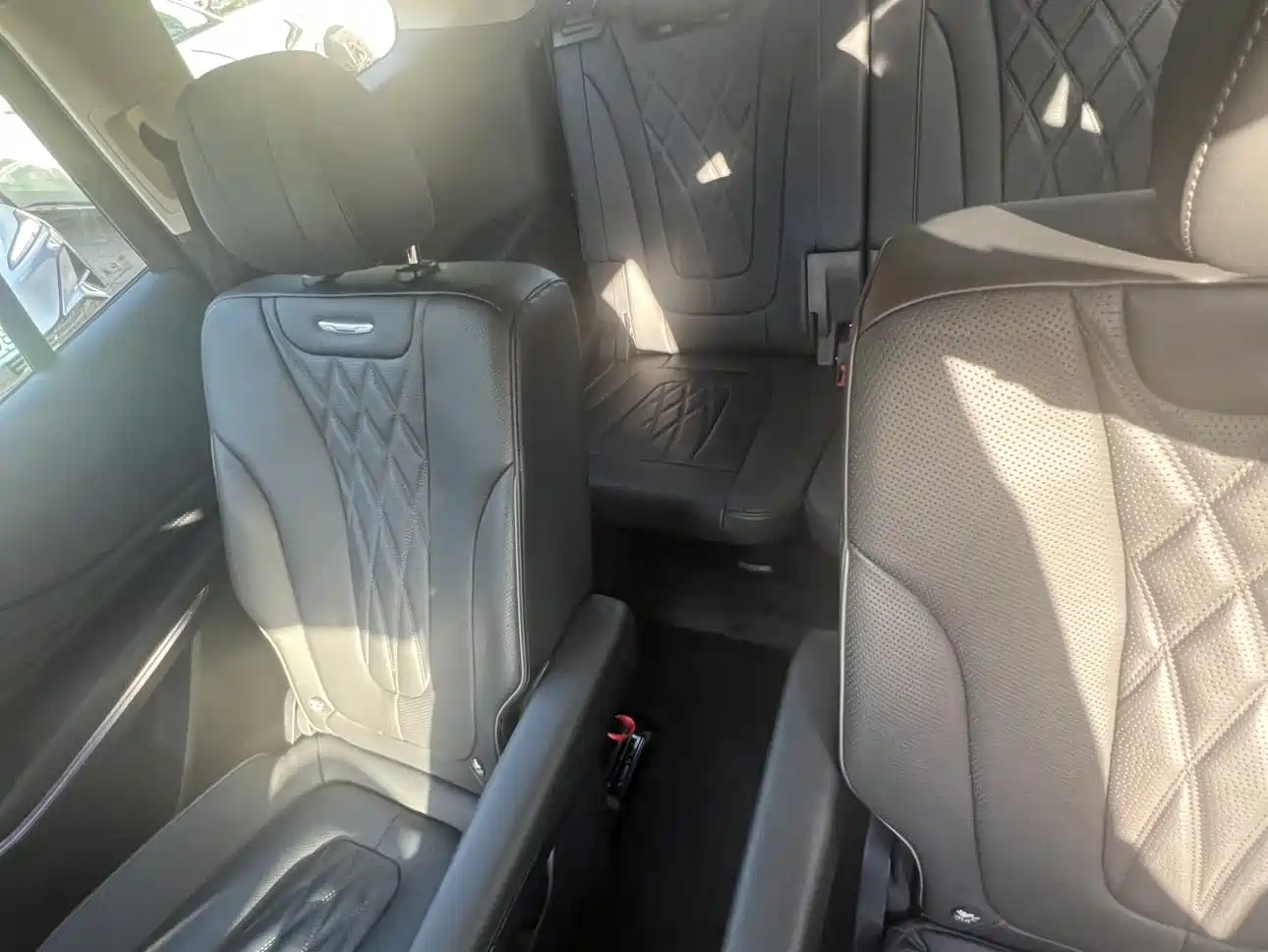 Hongqi HS7 PHEV 2025 2.0T PHEV 4WD 6-Seater Commemorative Edition фото 7