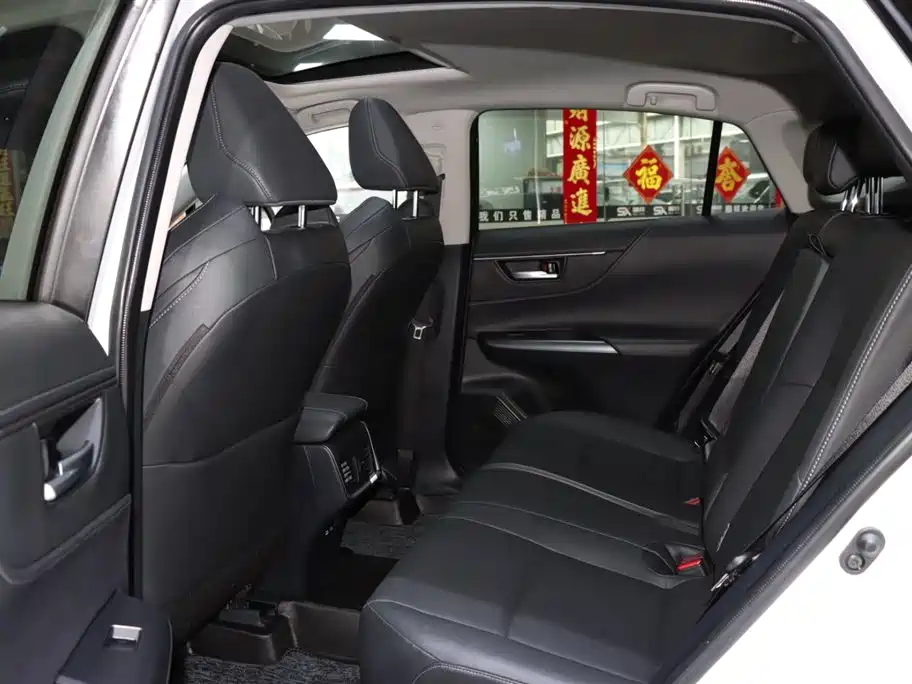 Toyota Venza 2023 2.0L CVT FWD Luxury фото 11