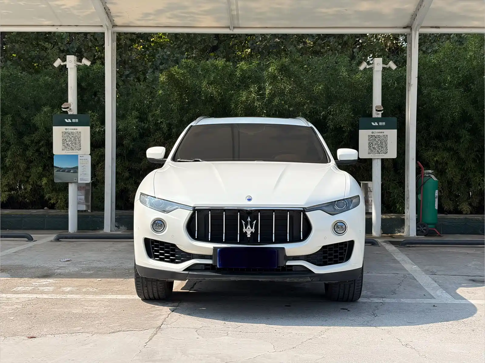 Фото 2 - Maserati Levante
