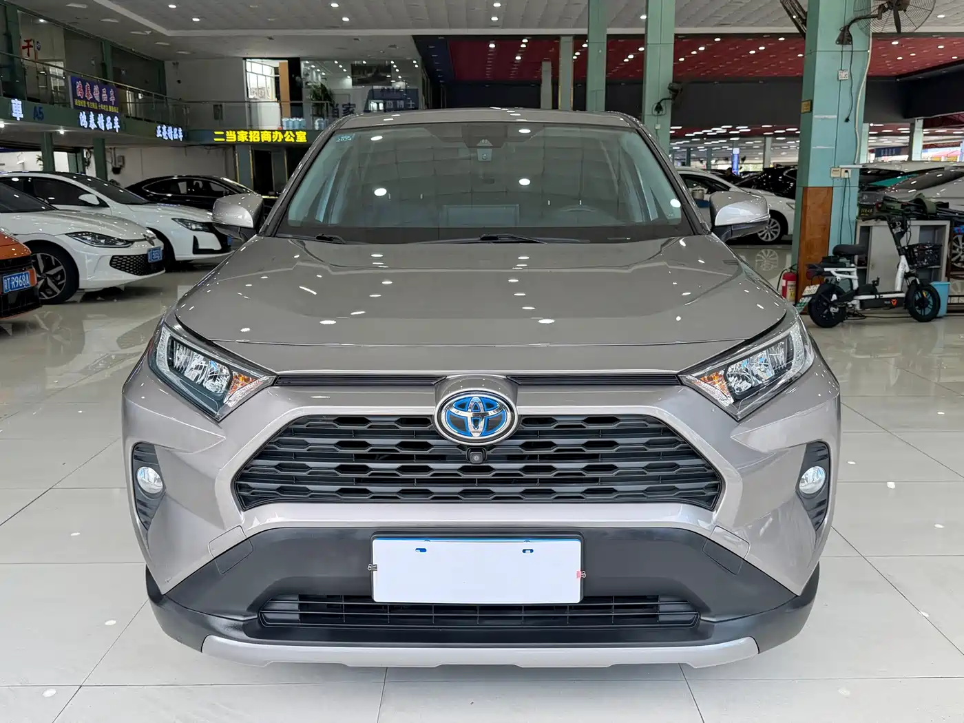 Фото 2 - Toyota RAV4