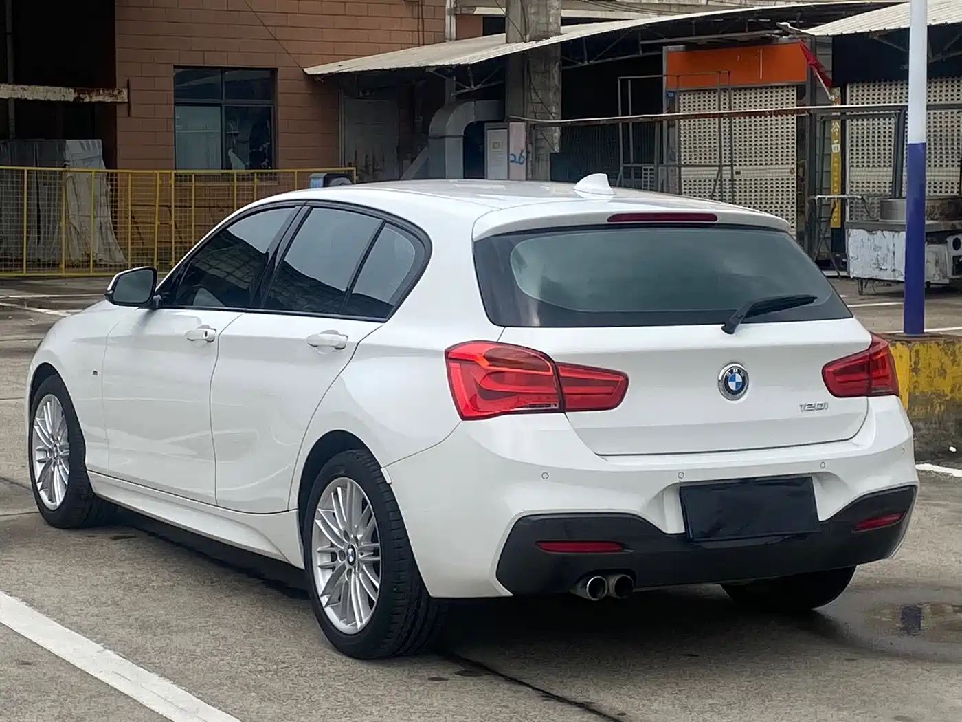 BMW 1 Series (Import) 2018 120i M Sport Package фото 5