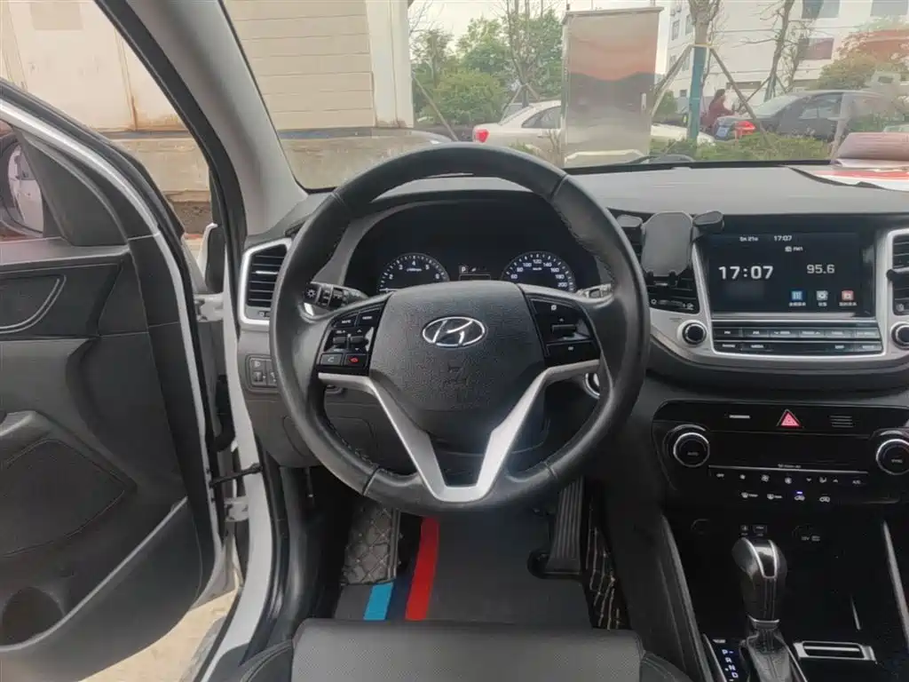 Hyundai Tucson 2018 1.6T DCT 2WD 15th Anniversary Special Edition фото 11