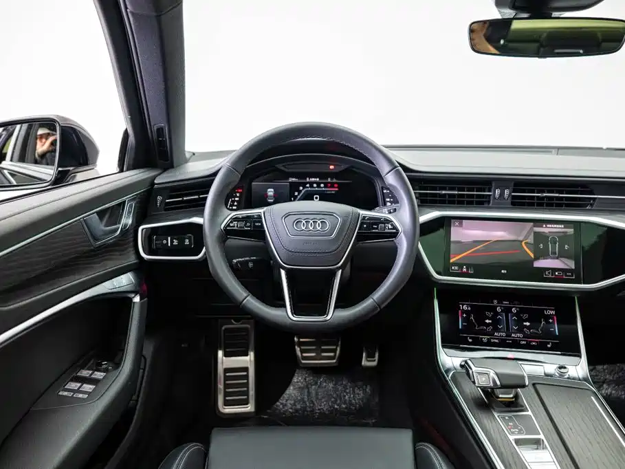 Фото 6 - Audi A6L