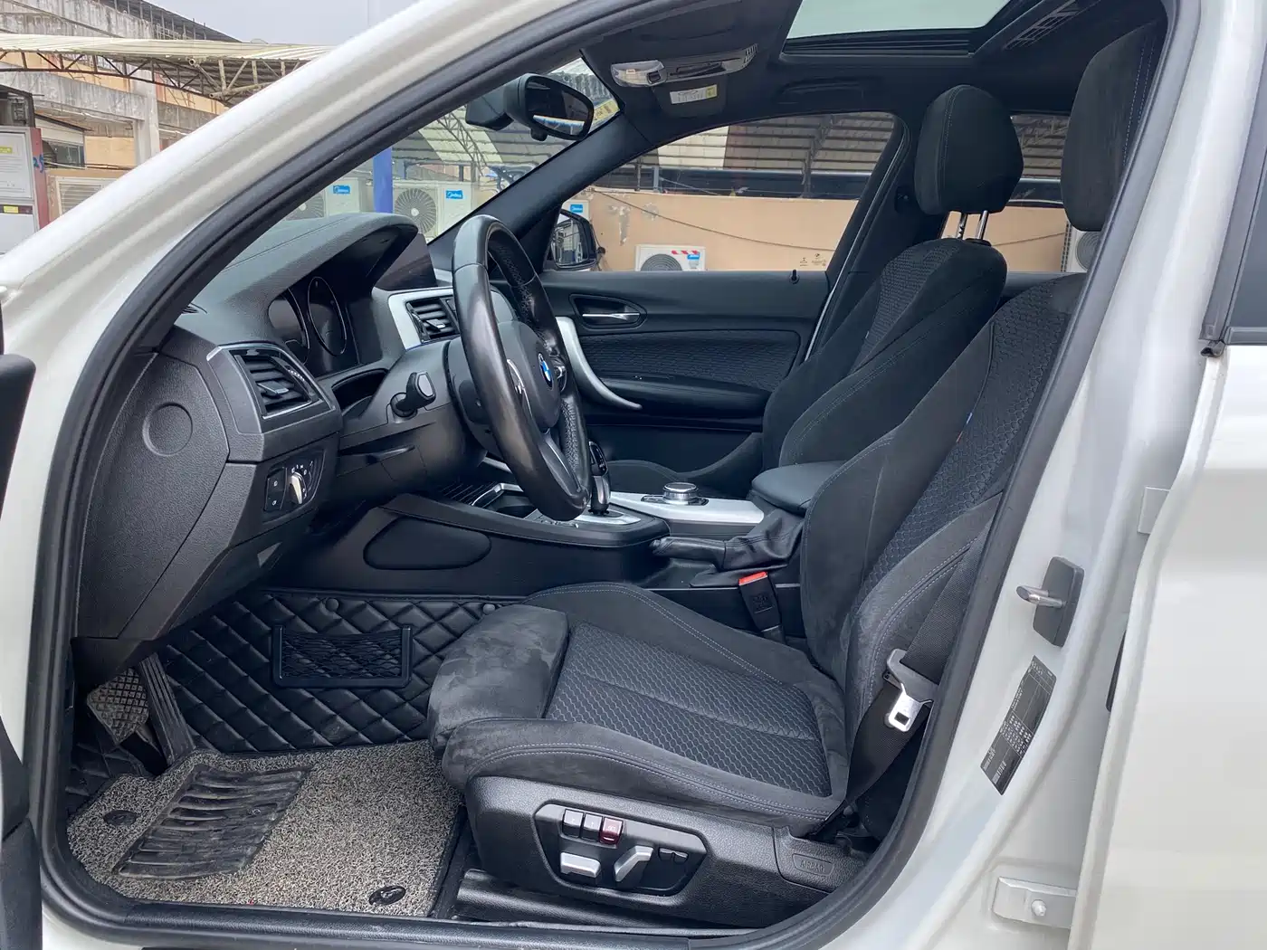 BMW 1 Series (Import) 2018 120i M Sport Package фото 9