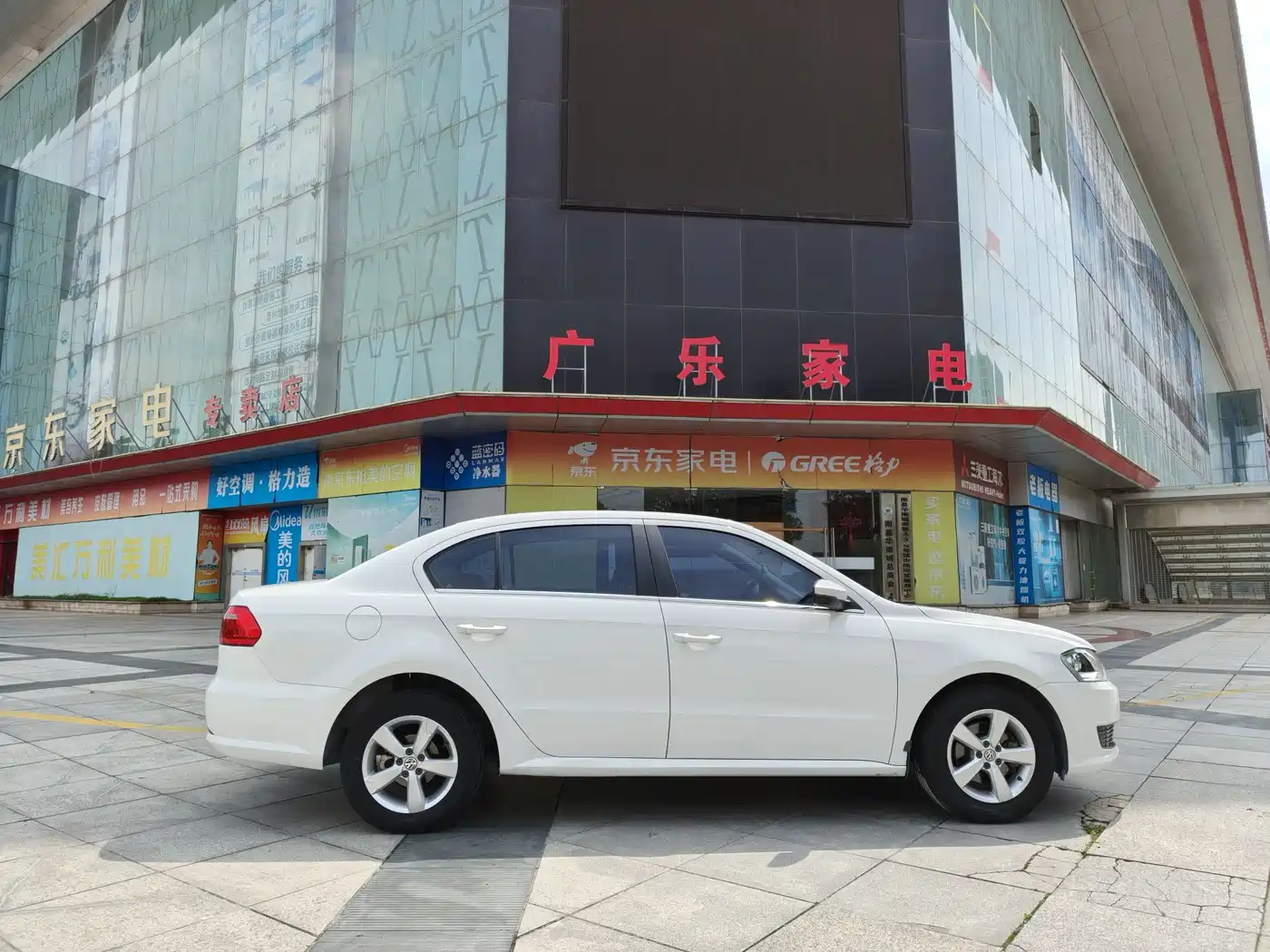 Volkswagen Lavida 2013 Facelift Classic 1.6L Automatic Trend фото 4