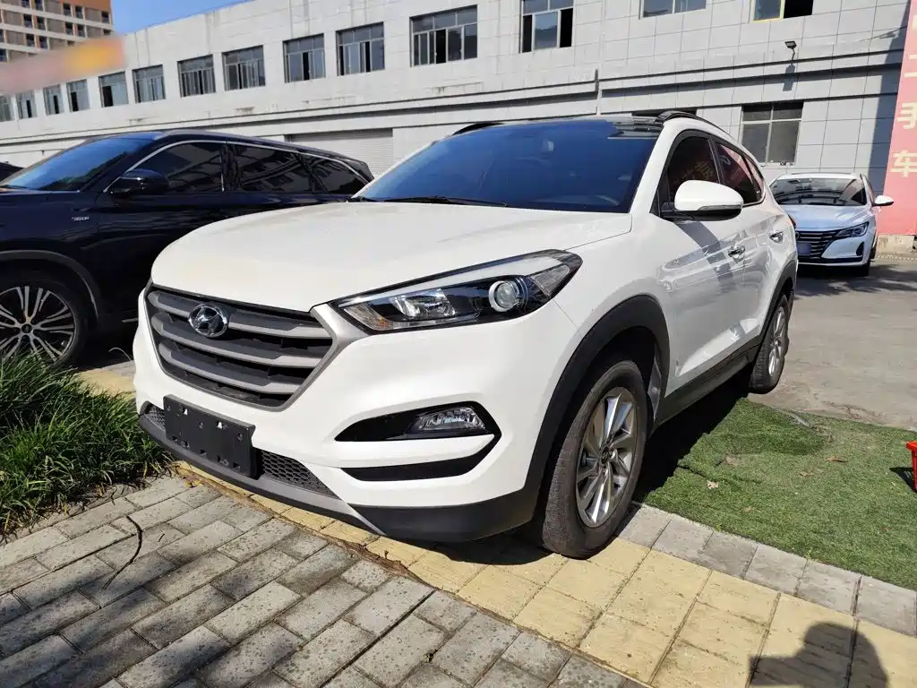 Фото 2 - Hyundai Tucson