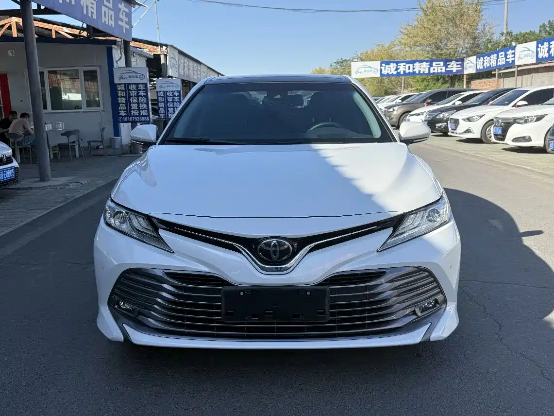 Toyota Camry 2018 2.5G Luxury Edition фото 2