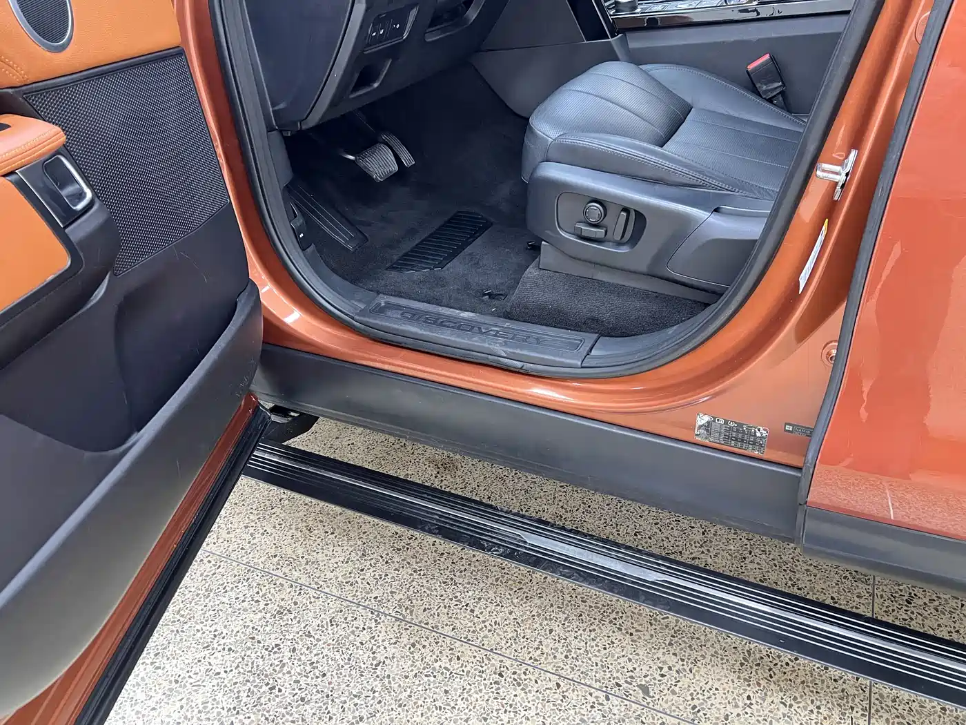 Land Rover Discovery 2017 3.0 SC V6 SE фото 8