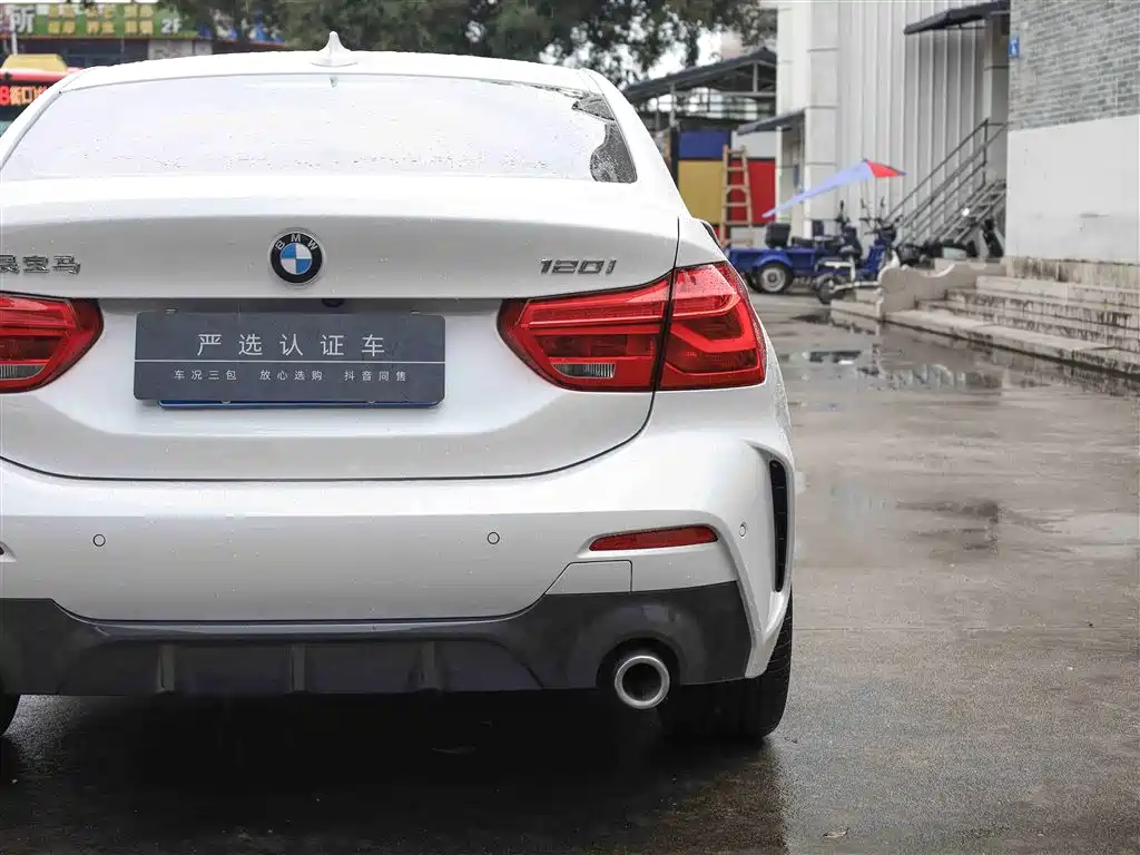 BMW 1 Series 2022 120i M Sport фото 23