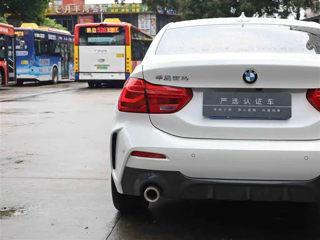 BMW 1 Series 2022 120i M Sport фото 22