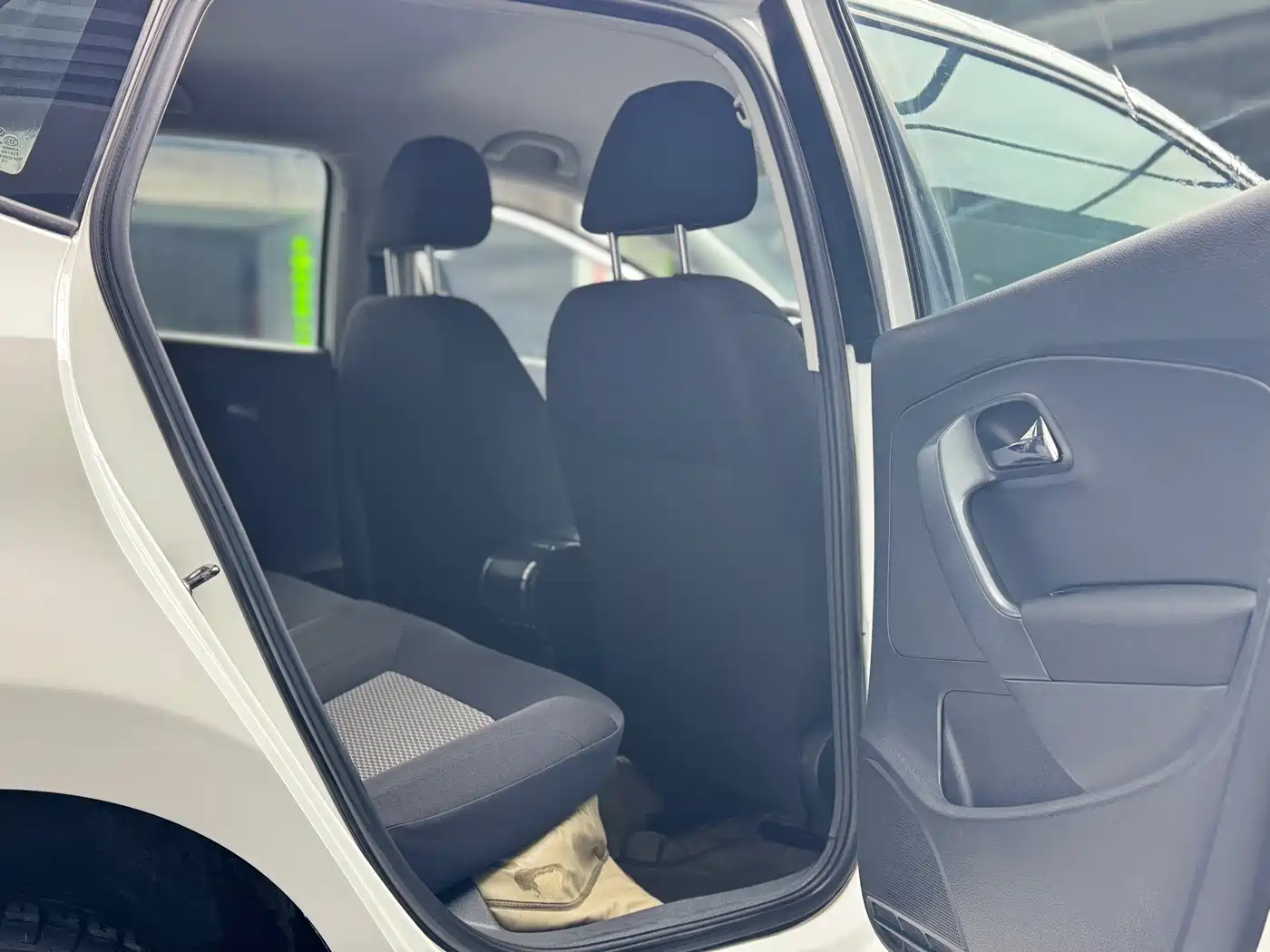 Volkswagen Polo 2013 1.4L Manual Trend Edition фото 11