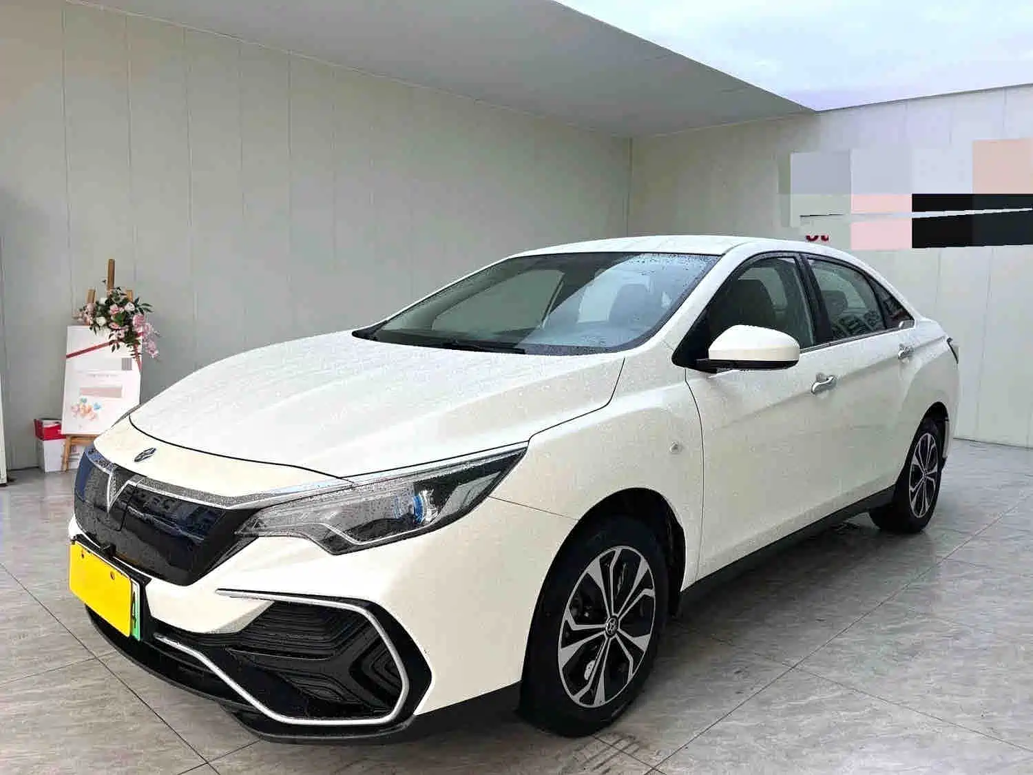 Photo 1 - Venucia D60EV