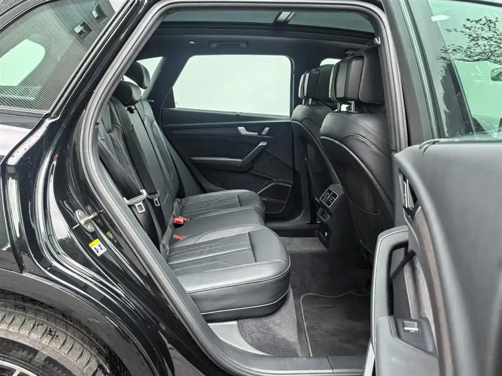 Фото 14 - Audi Q5L
