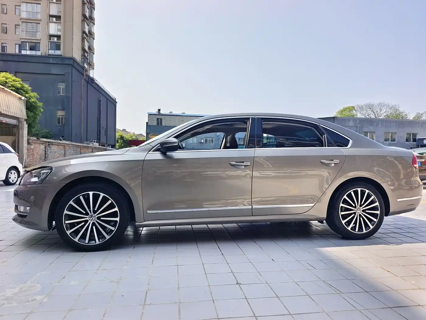 Volkswagen Passat 2014 2.0TSI DSG Ultimate Edition фото 5