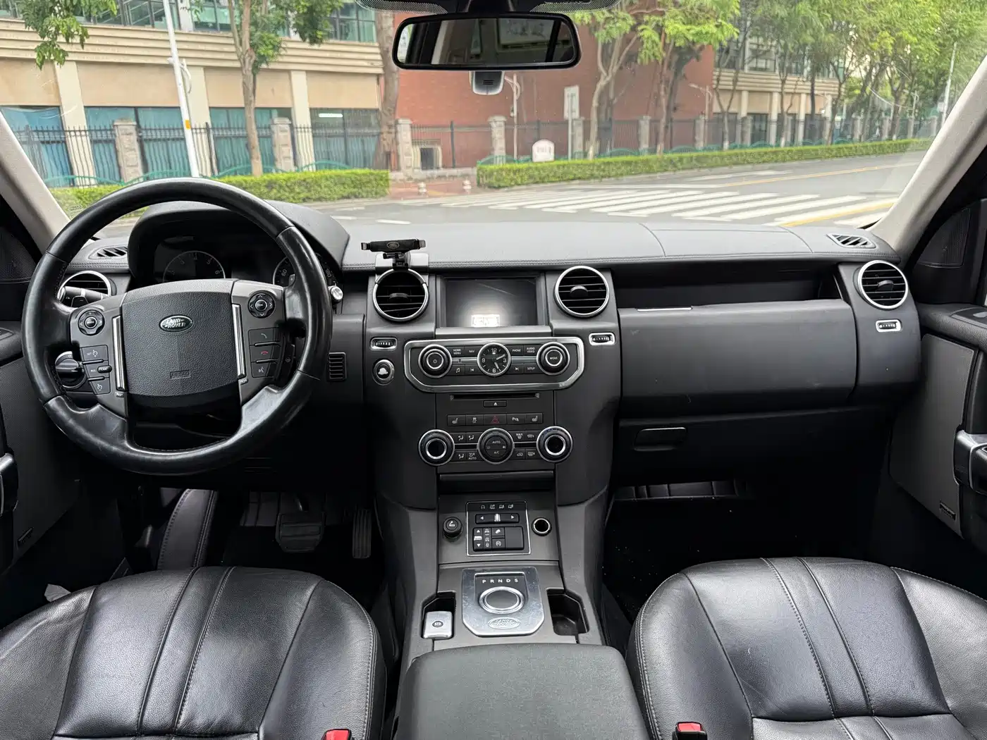 Фото 10 - Land Rover Discovery