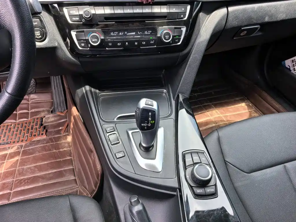 BMW 3 Series 2017 318i Fashion фото 15