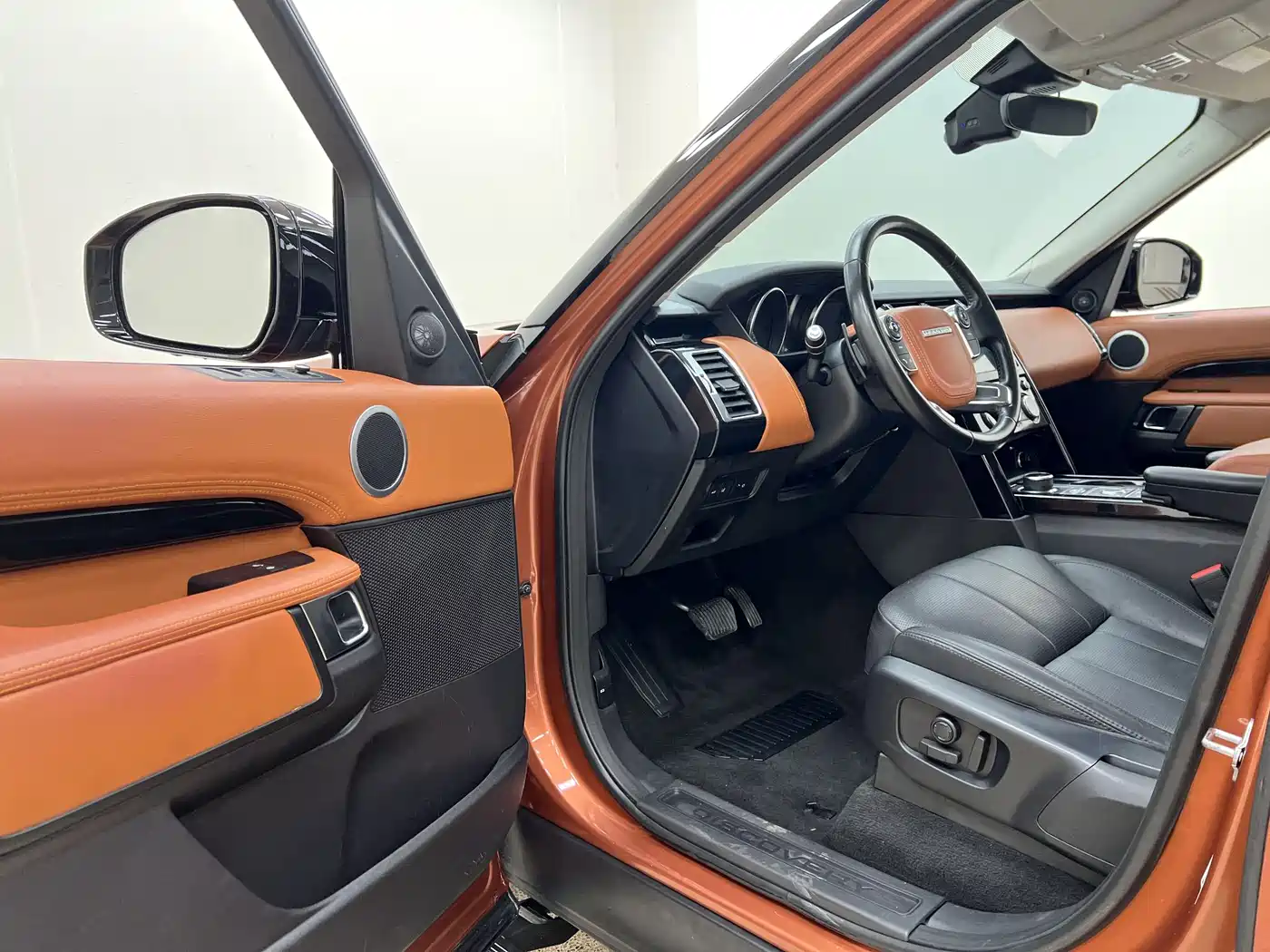 Land Rover Discovery 2017 3.0 SC V6 SE фото 9