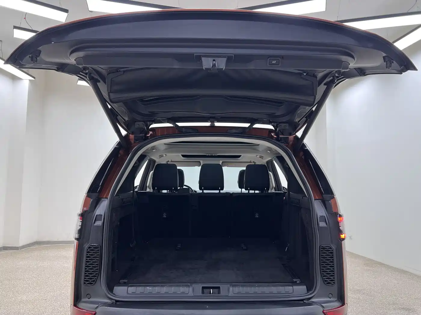 Land Rover Discovery 2017 3.0 SC V6 SE фото 42