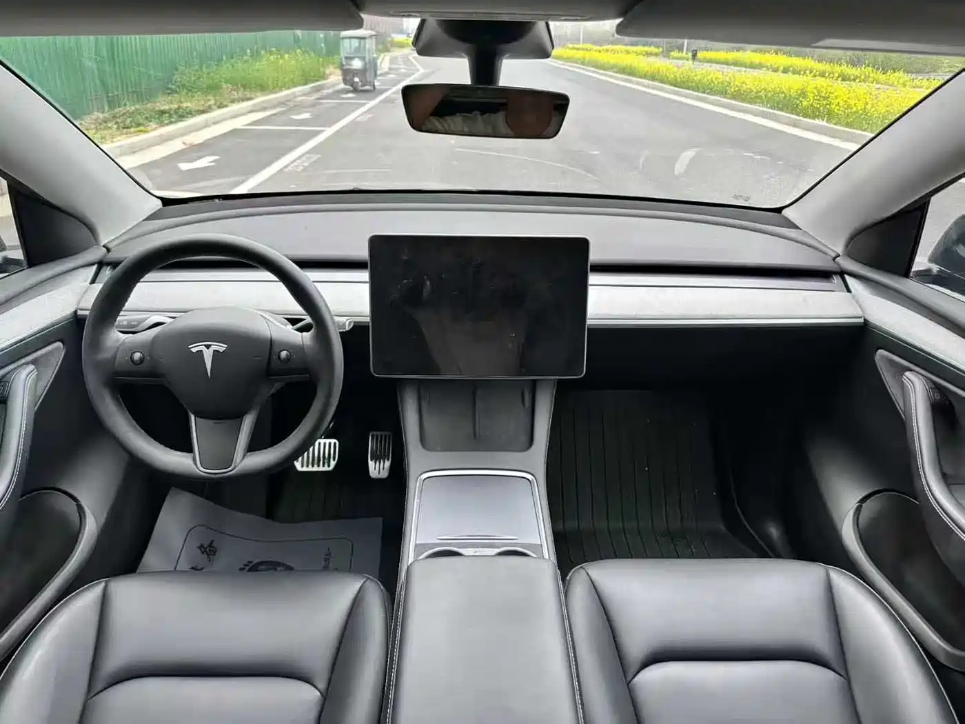 TESLA MODEL Y