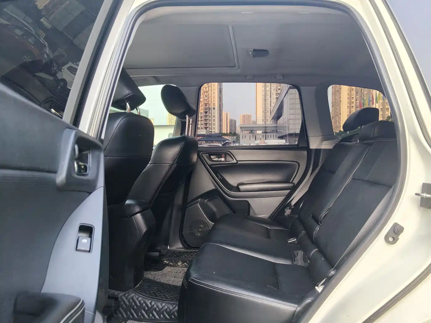 Subaru Forester 2013 2.0i Automatic Luxury Navigation Edition фото 6