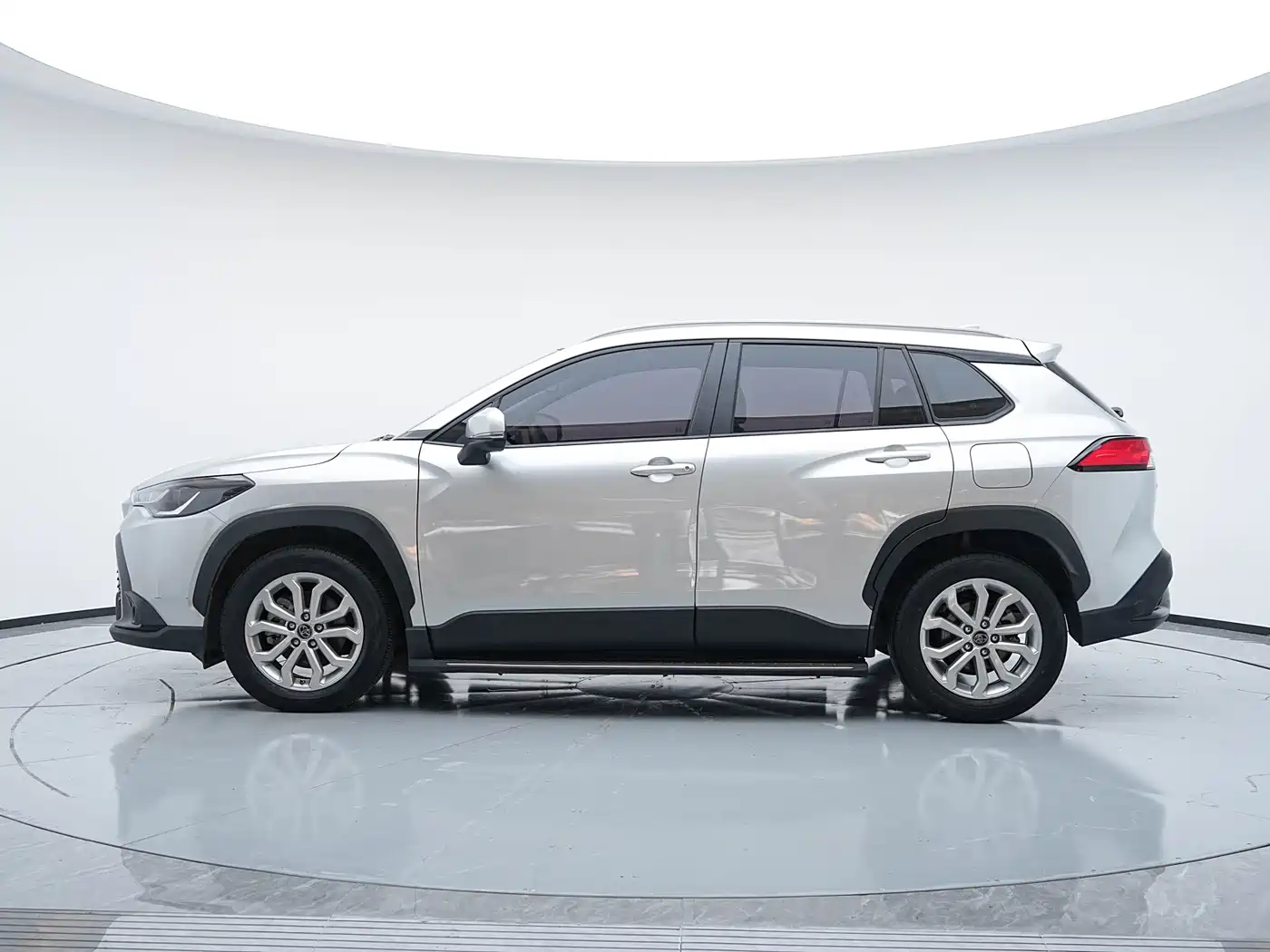 Toyota Frontlander 2023 2.0L CVT Elite Edition фото 4