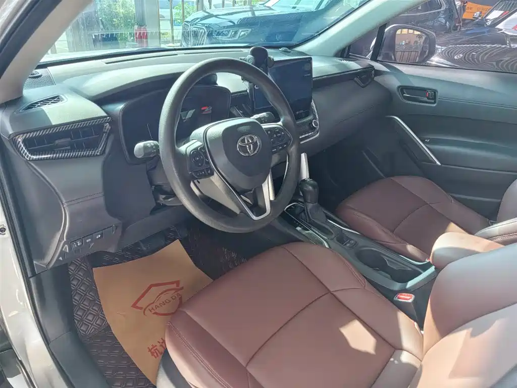 Toyota Frontlander 2024 2.0L CVT Leading Edition фото 7