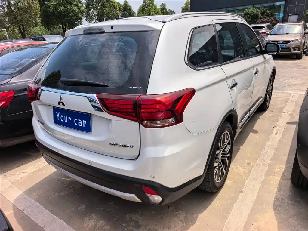 Mitsubishi Outlander 2016 2.4L 4WD Elite Edition 5-seater фото 5