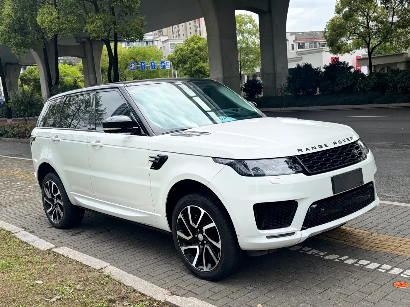 Land Rover Range Rover Sport 2020 3.0 L6 HSE DYNAMIC фото 3