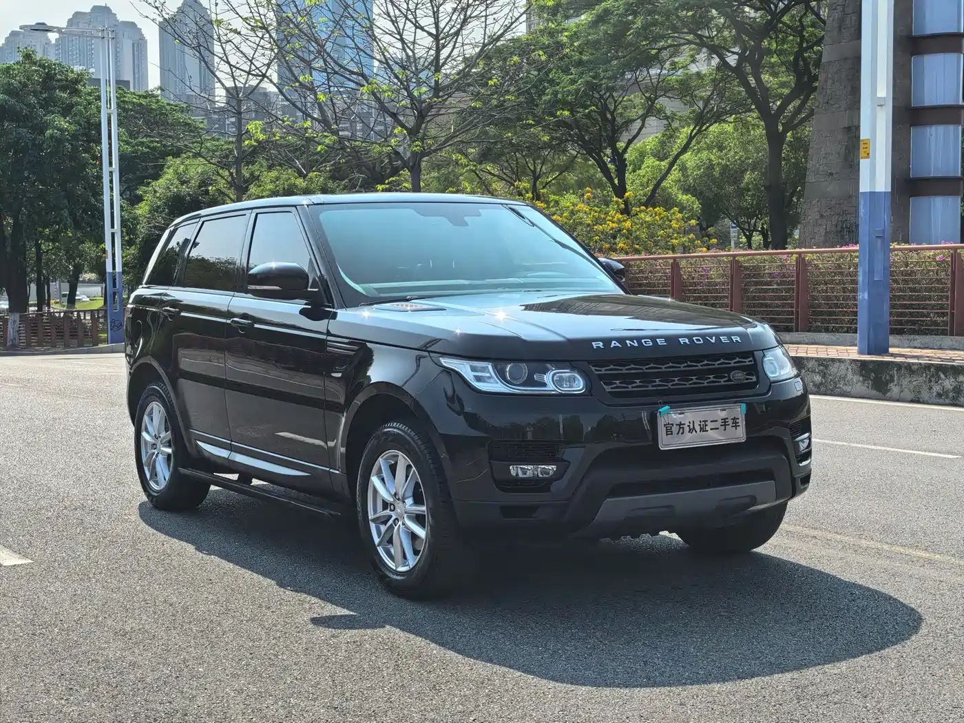 Land Rover Range Rover Sport 2016 Model 3.0 SC V6 SE фото 3