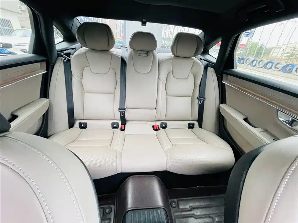 VOLVO S90 PLUG IN HYBRID