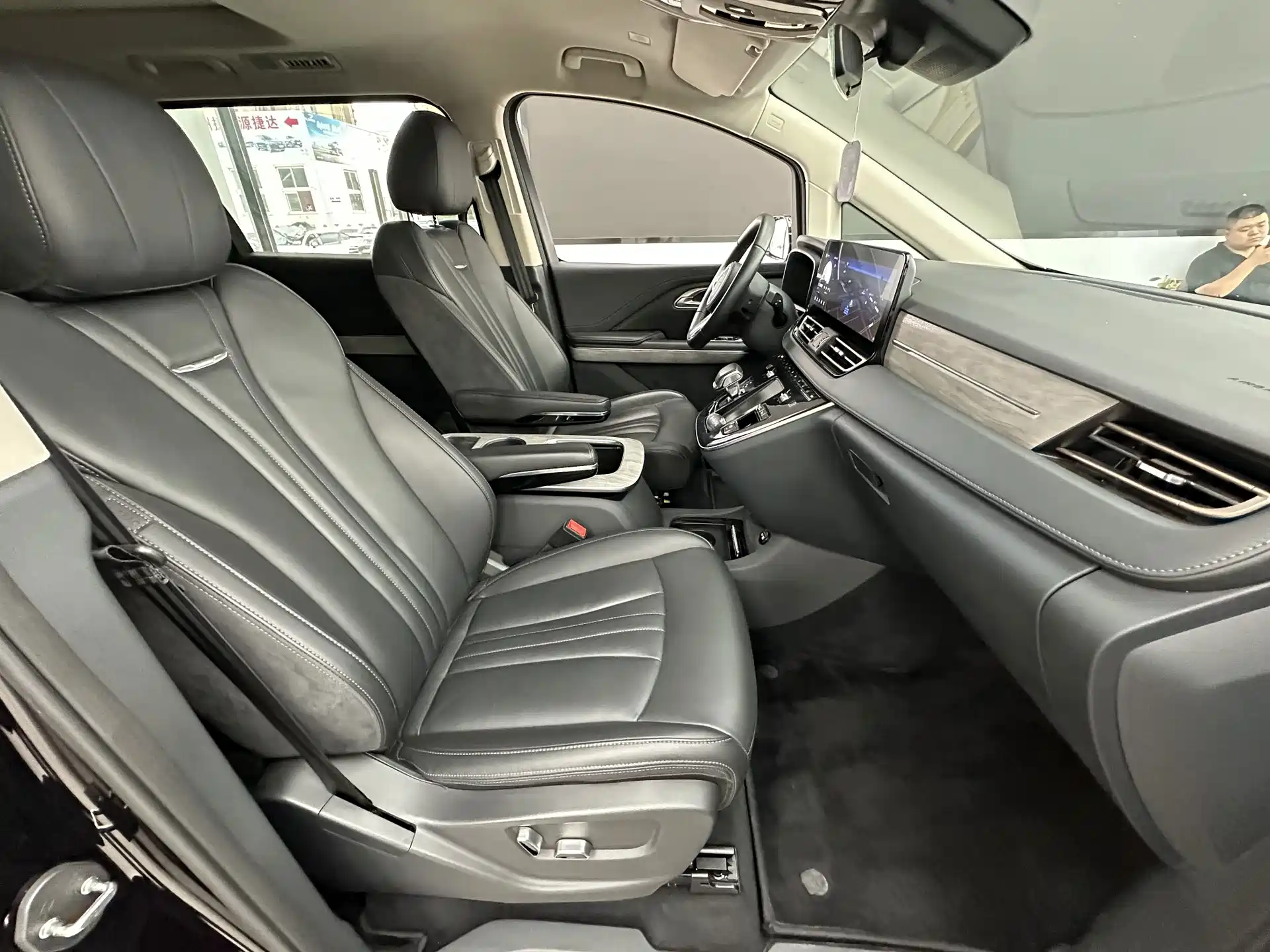 Photo 13 - Hongqi HQ9 PHEV