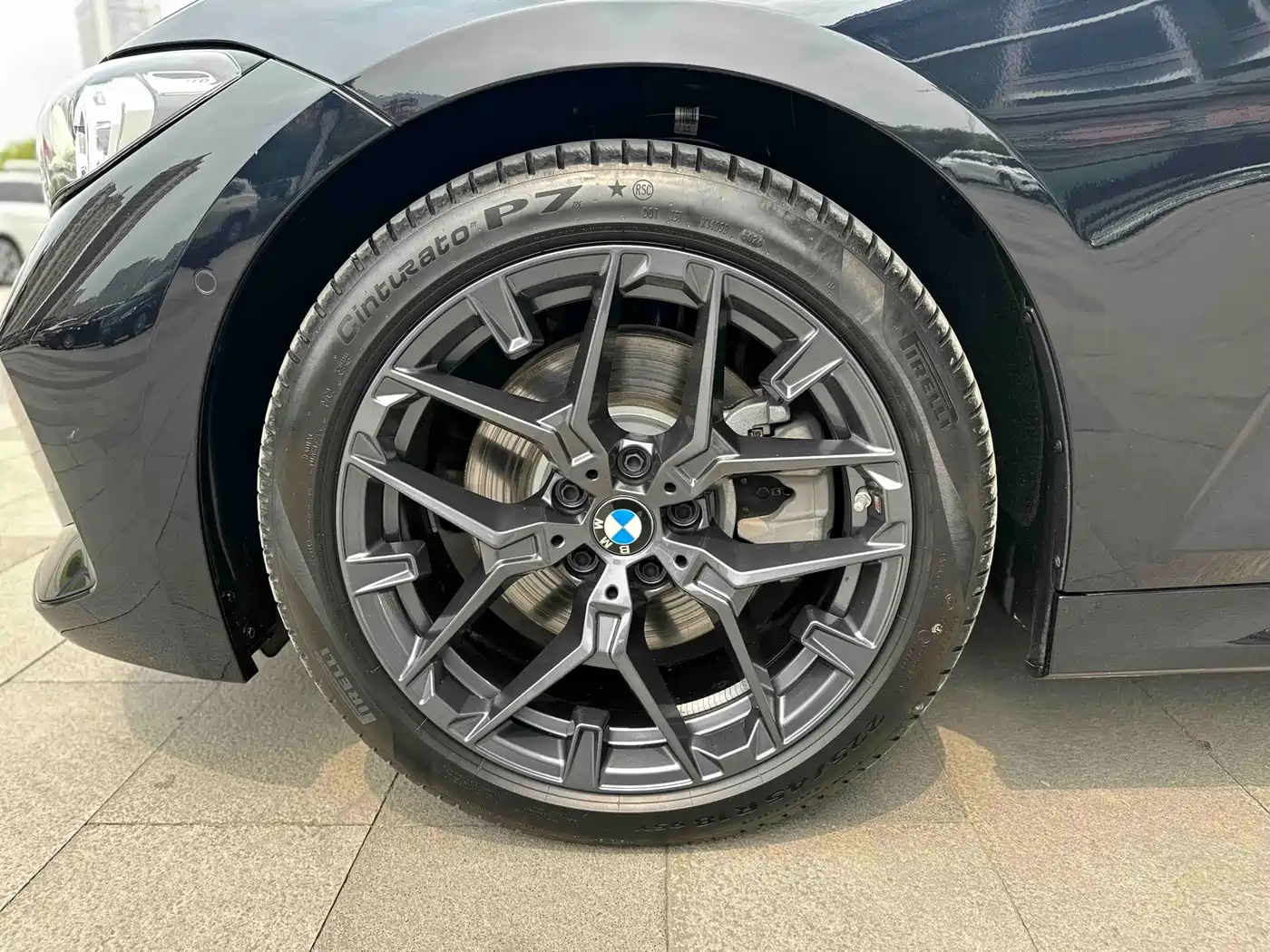 BMW 3 Series 2025 330i M Sport Night Edition фото 9