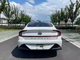 Photo 8 - Hyundai Sonata