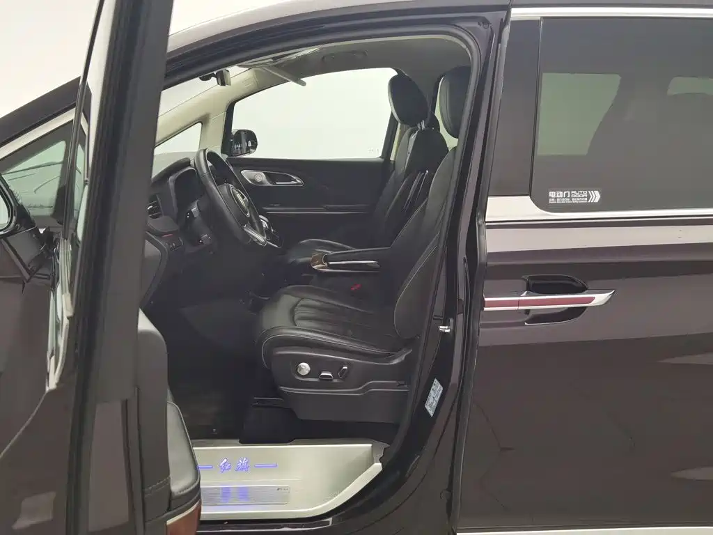 Photo 10 - Hongqi HQ9