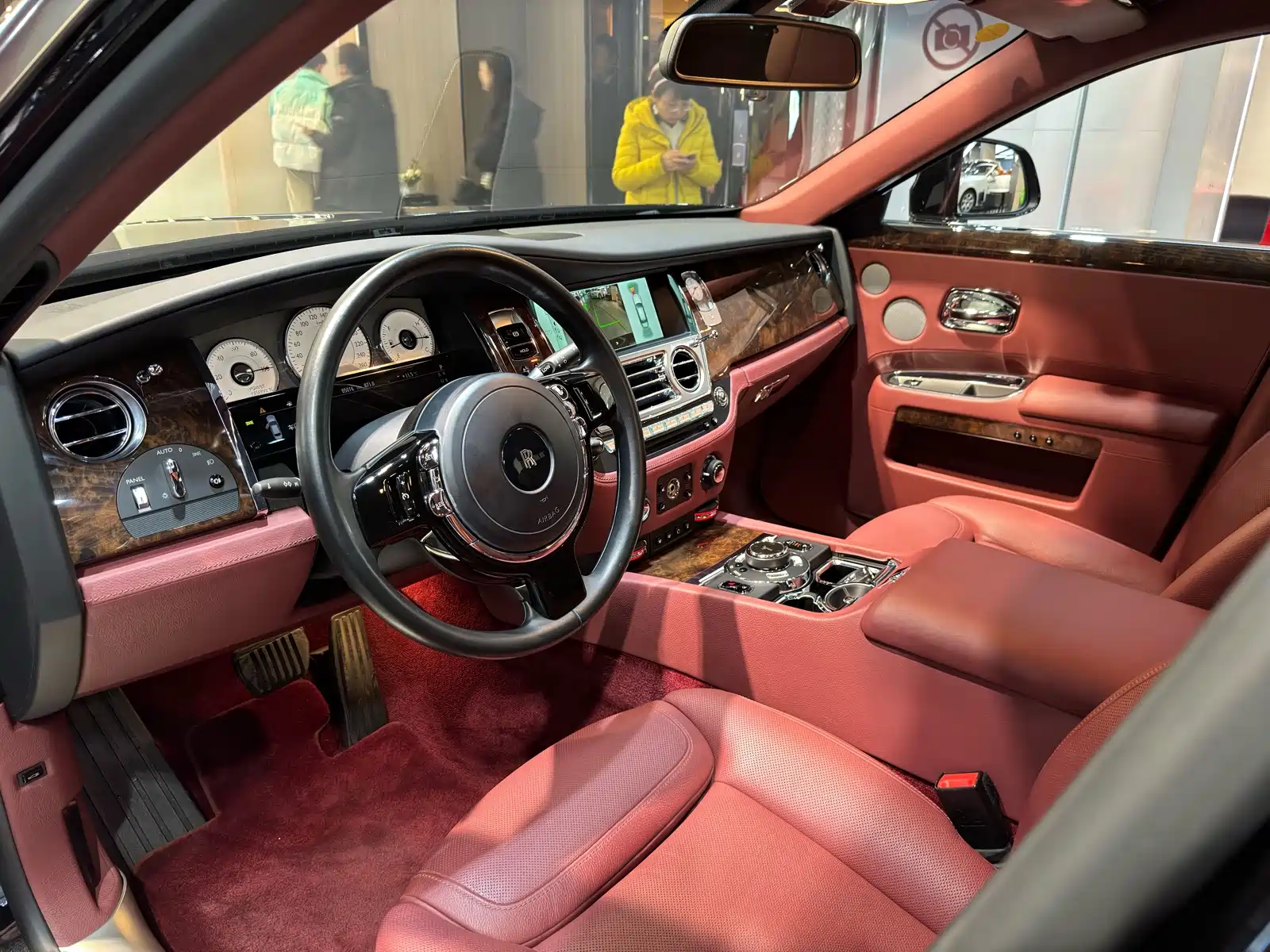 Фото 8 - Rolls-Royce Ghost