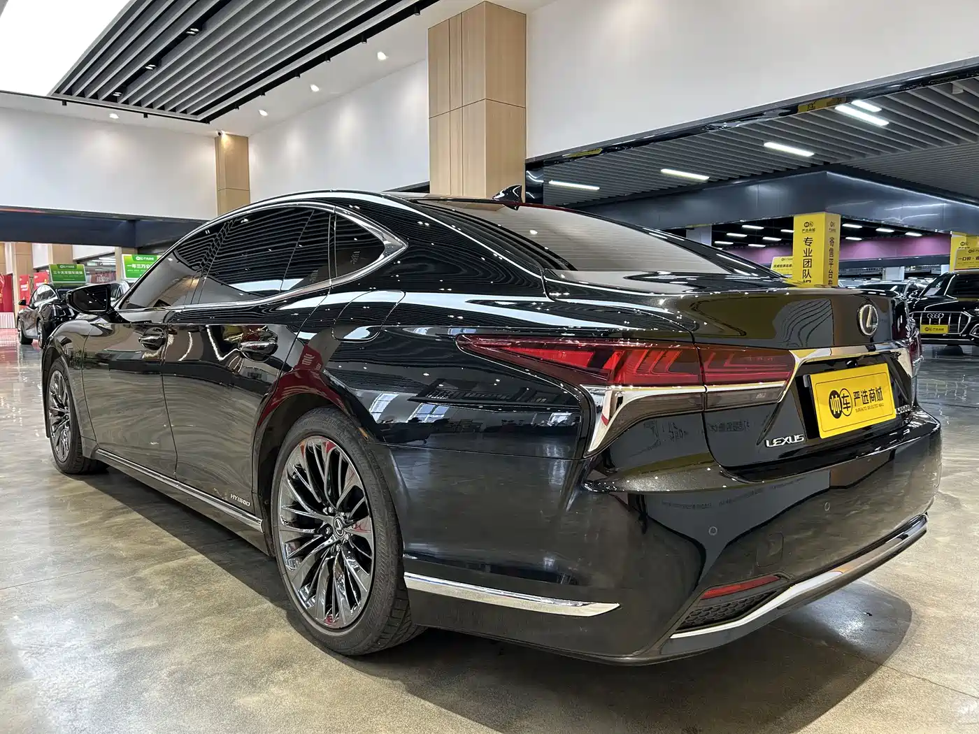 Lexus LS 2018 500h Executive Edition China V фото 6