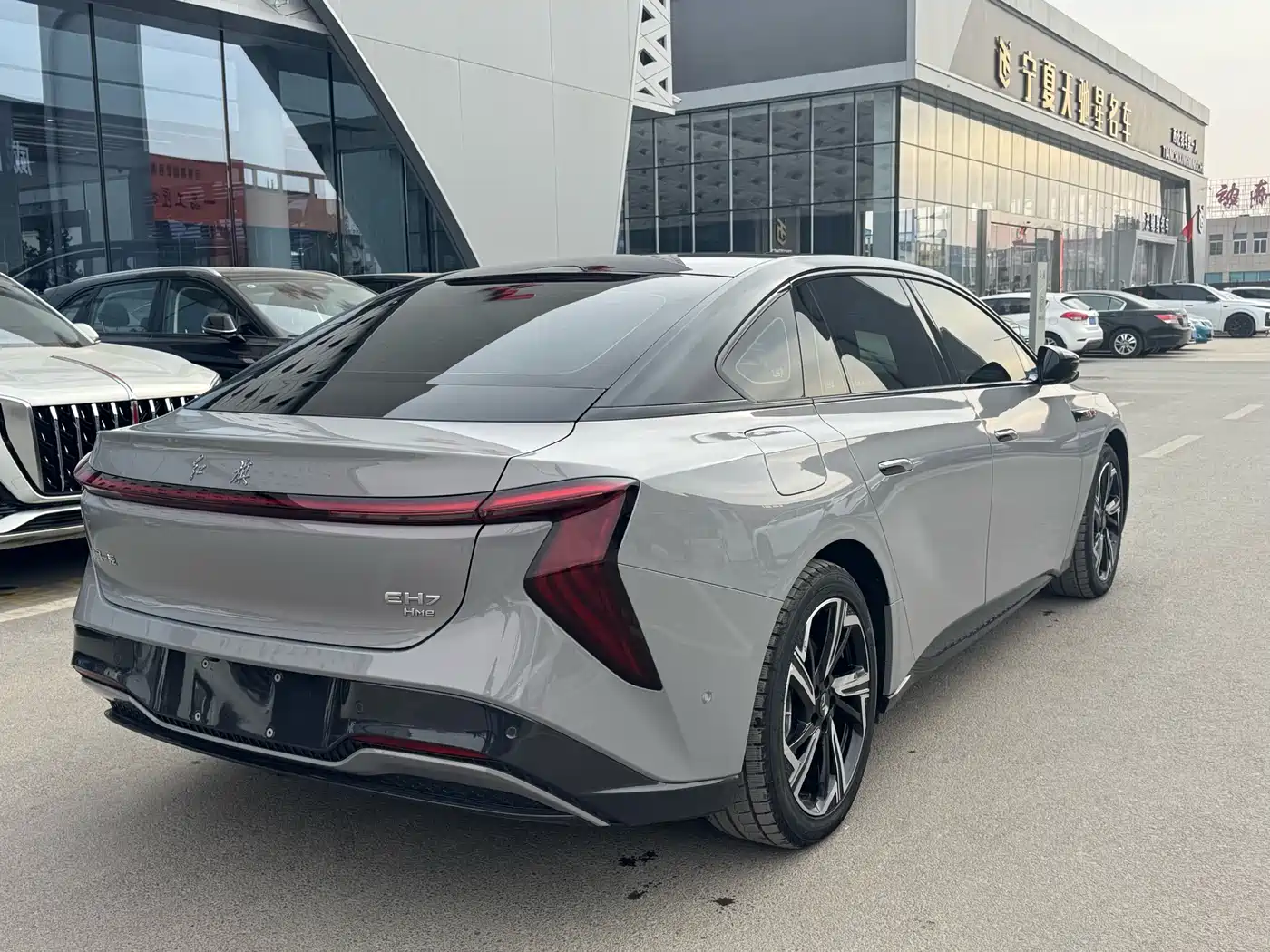 Hongqi HONGQI EH7