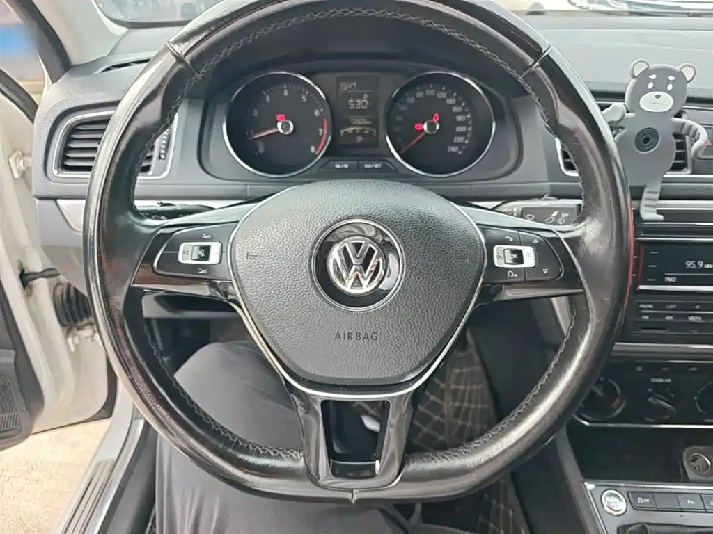 Volkswagen Lavida 2017 1.6L Manual Comfort Edition фото 11