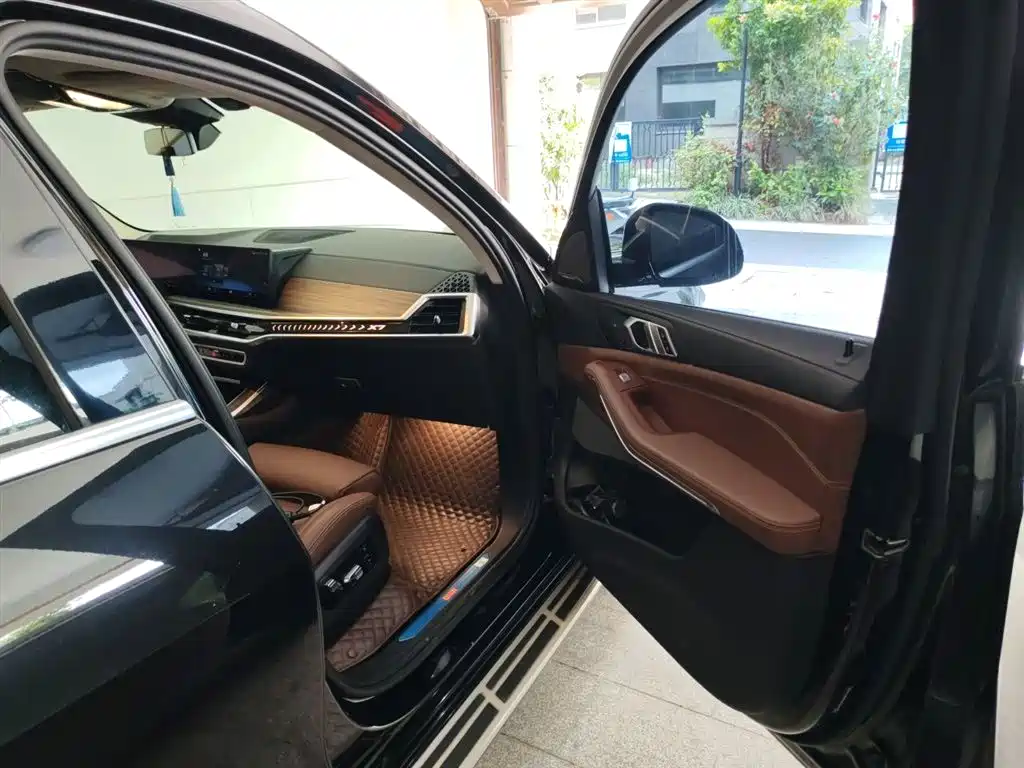 BMW X7 2023 xDrive40i Leading Luxury Package фото 20