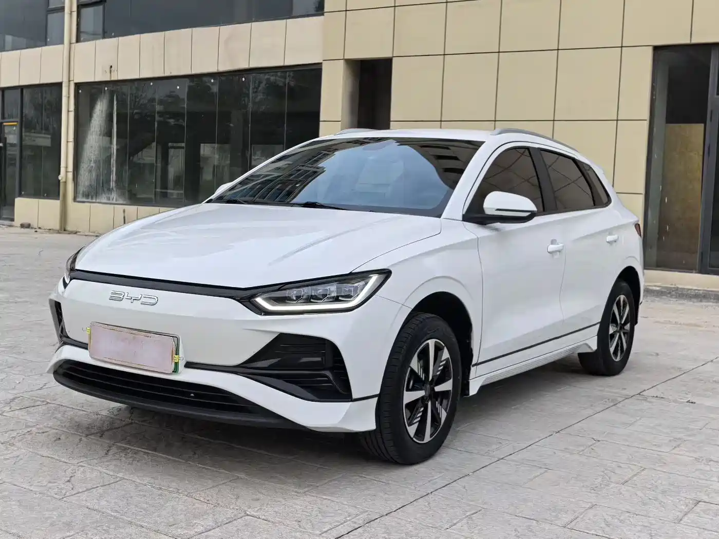 BYD e2 2023 Luxury Model