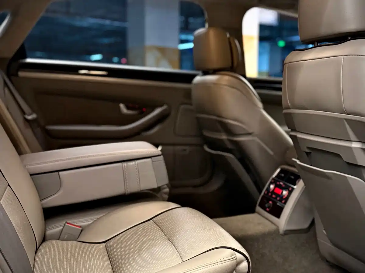 Photo 3 - Audi A8