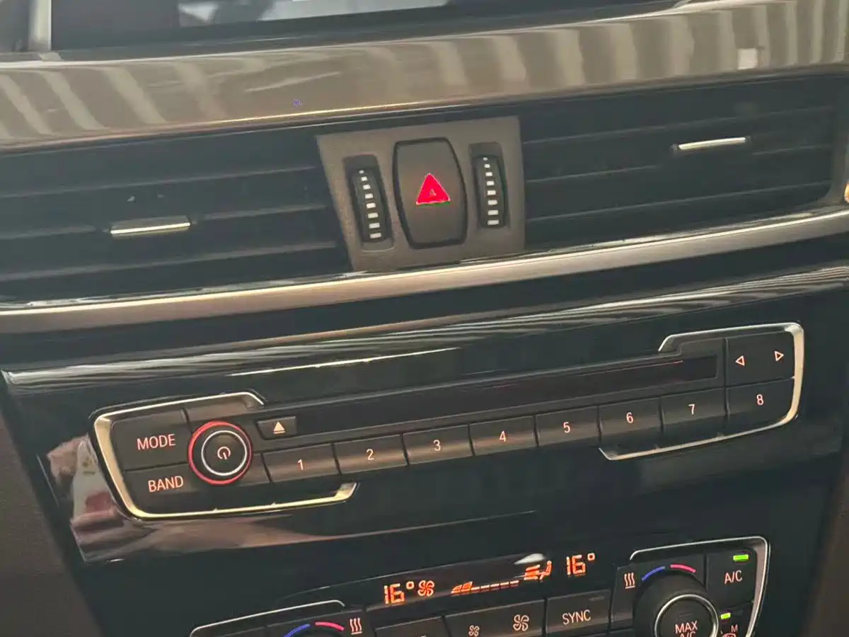 BMW X1 2018 xDrive20Li Premium Model фото 10