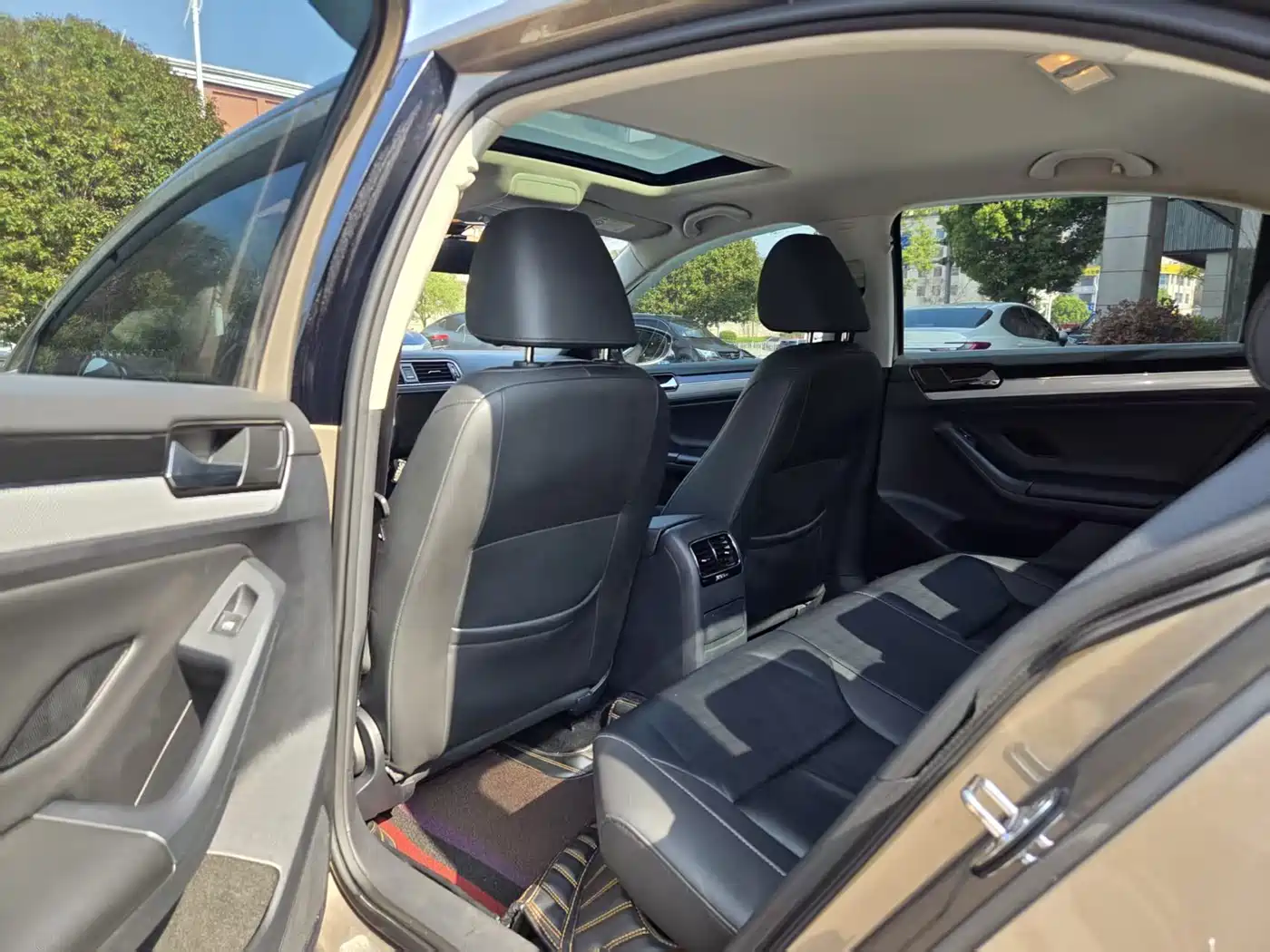 Volkswagen Sagitar 2015 230TSI Automatic Comfort фото 9
