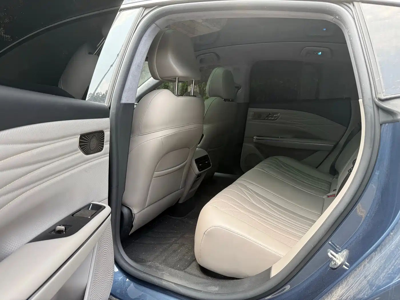 Geely Galaxy Galaxy Xingyao 8 2025 Model 60km EM-i Luxury Edition фото 15