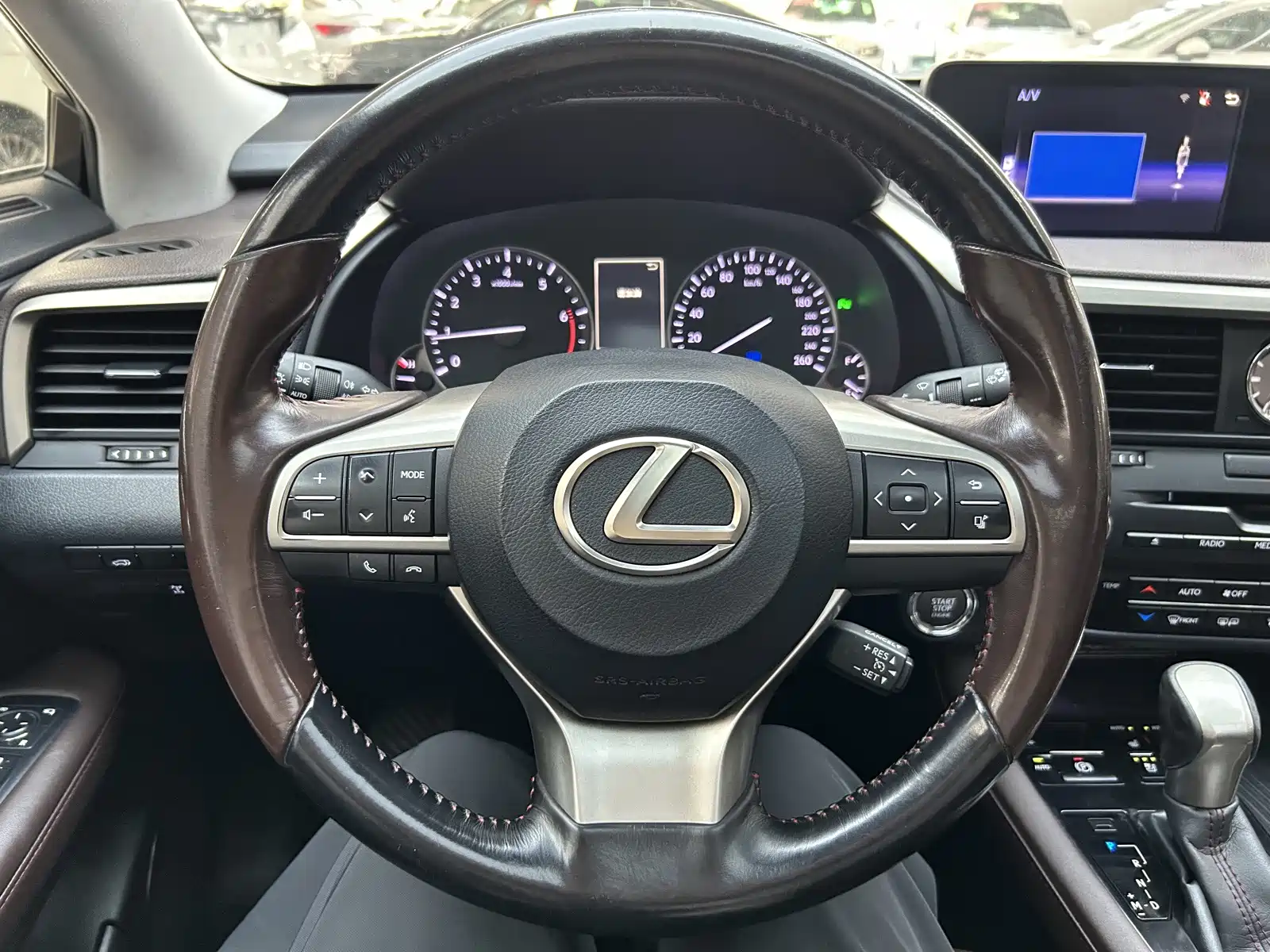 Фото 24 - Lexus RX