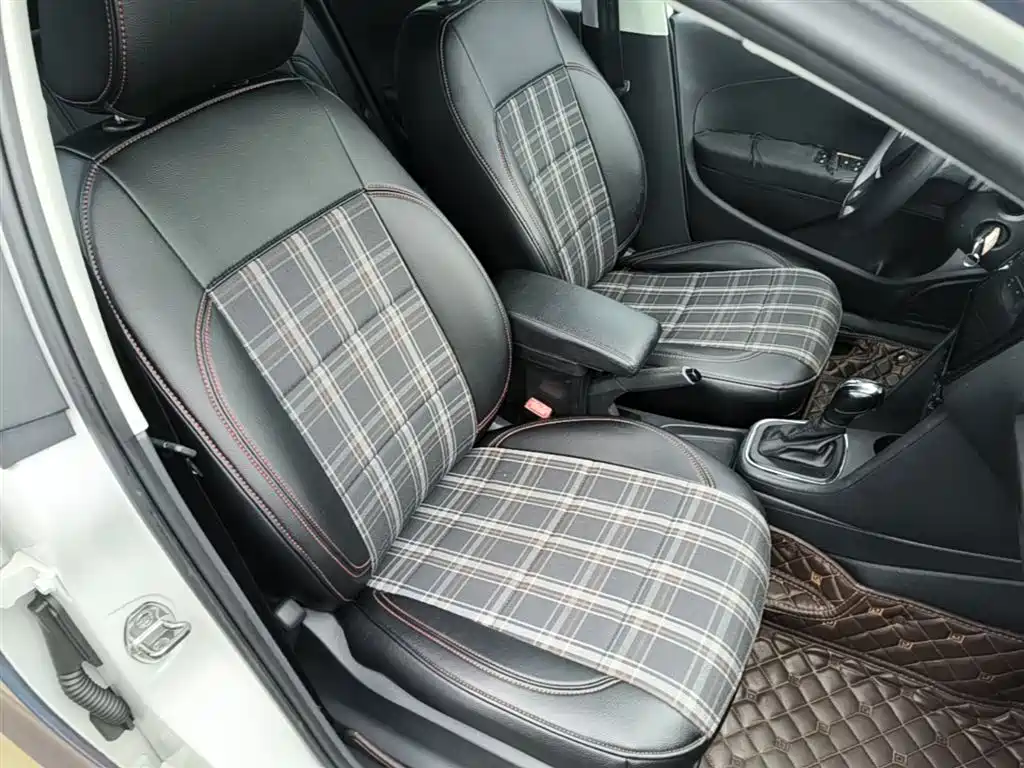 Volkswagen Polo 2016 1.4L Automatic Trend фото 25
